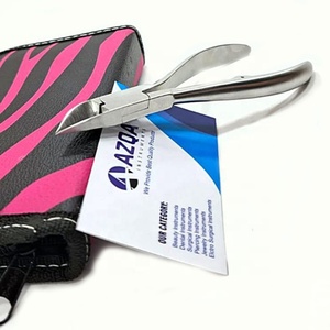 Coupe-ongles en acier inoxydable de qualité supérieure, robuste, avec poignée ergonomique pour une manucure et une pédicure professionnelles - Product Image 3