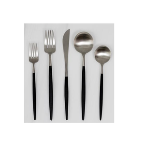 Juego de Cubiertos de Acero Inoxidable de 5 Piezas con Diseño de Hoja de Lujo, Cuchillo, Tenedor y Cuchara con Adornos Dorados, Apto para Lavavajillas y Sostenible - Product Image 3