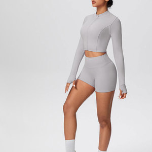 Ensemble de sport femme effet seconde peau couleur unie avec veste zippée à manches longues et short de yoga pour l'extérieur et la gym - Product Image 6
