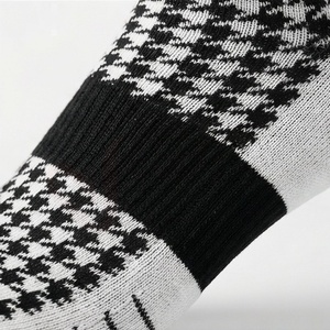 Chaussettes pour hommes, motif pied-de-poule, tricotées en coton et élasthanne, respirantes, pour un usage quotidien en automne, style classique - Product Image 5