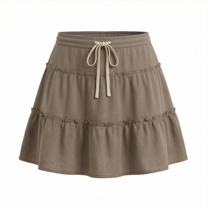 Jupe courte à volants pour femmes, taille élastique, couleur unie, design décontracté en forme de A, tissu polyester confortable, à porter en toutes saisons - Product Image 1