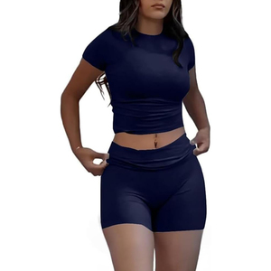 Conjunto deportivo gris de 2 piezas para mujer: Top corto de encaje de malla de manga corta y shorts de cintura alta con soporte alto, de punto sólido y transpirable para primavera. - Product Image 3