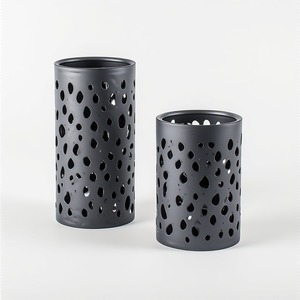 Porte-parapluie décoratif en métal conçu pour des espaces de vie organisés, avec une construction durable et stable - Product Image 3