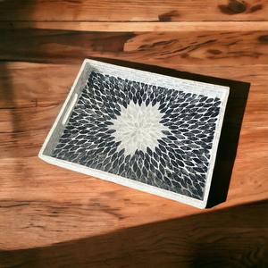 Plateau de service rectangulaire en nacre écologique fait à la main, motif noir et blanc, décoration de table moderne pour restaurant, écologique - Product Image 1