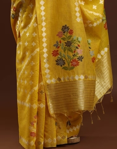 Sari Banarasi Amarillo Estampado para Mujer KV con Blusa Sin Coser - Product Image 6