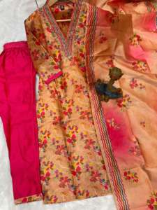 Kurti traditionnel fait main avec pantalon droit et dupatta à imprimé numérique - Product Image 4