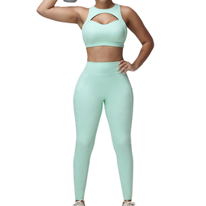 Ensemble de yoga pour femmes de qualité supérieure, design tendance, devant uni, couleur et taille personnalisées, respirant, respectueux de l'environnement, en spandex/nylon, ensemble 2 pièces - Product Image 1