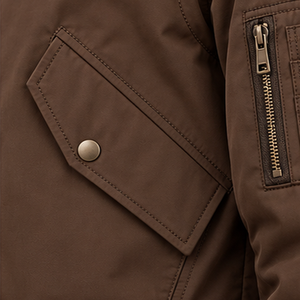 Blouson bomber rembourré, vente en gros directe usine, coutures durables, poches utilitaires, doublure, fournisseur, échantillons de stock, catalogue - Product Image 4