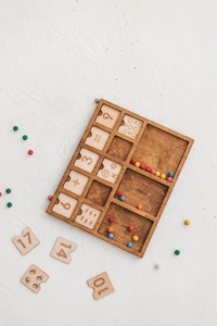Montessori มีถาดนับจำนวนและจำนวนเครื่องมือการสอนสำหรับเด็กวัยเรียนและเด็กอนุบาลกรอบรูปรวมอยู่ด้วย - Product Image 3