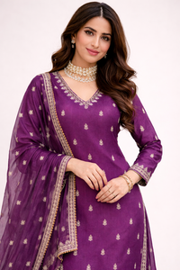 Ensemble Kurta Salwar et Dupatta brodés pour femmes, de qualité supérieure, au design magnifique, idéal pour le bureau et les soirées. - Product Image 4