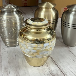 Urn — artisanat de perles, en laiton, avec incrustation de serpillère, fait à la main - Product Image 2