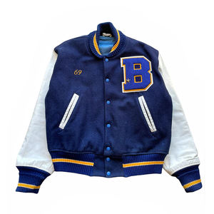 Chaqueta universitaria de béisbol de algodón con doble botonadura y cuello alto para hombre, estilo streetwear, personalizable con colores y letras laterales - Product Image 1