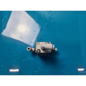 Válvula de 3 Puertos Accionada por Aire SMC VTA301-01, Usada como Pieza de Repuesto para Equipos Legacy Semiconductor - Product Image 1