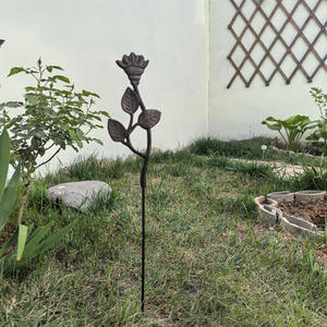 Piquets décoratifs en métal pour jardin, fleurs en fonte pour aménagement de parterres, piquets pour plantes pour pelouse, cour, allée et jardin fleuri - Product Image 5