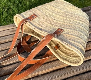Cesta de mercado marroquí hecha a mano: Bolso tradicional tejido de hojas de palma con asas de cuero - Product Image 1