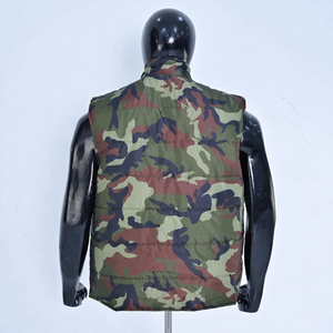 Chaleco acolchado sin mangas para hombre de alta calidad, diseñado para brindar calidez y comodidad con aislamiento ligero. Chaleco con logotipo personalizado. - Product Image 4