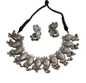 Anillo de compromiso y boda bohemio tribal de aleación de cobre con baño de rodio, engaste de circonita, motivo de amantes, moderno y llamativo. - Product Image 3