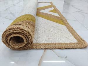 พรมปูพื้นลายโบฮีเมียนสีทองและสีขาวทอมือจากปอกระเจาสำหรับตกแต่งบ้านสไตล์ฟาร์มเฮาส์ - Product Image 3