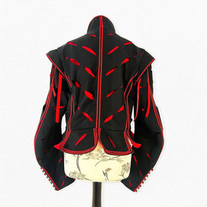 Chaqueta de lana negra y roja de doble capa con mangas extraíbles para recreación histórica del siglo XVII - Product Image 5