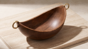 Tazón de Madera con Diseño Único para Servir, Acabado en Nogal, Tazón de Madera de Mango con Anillos Metálicos Pulidos - Product Image 5