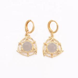 Améthyste verte pierre précieuse minimaliste plaqué or texturé trillion Design cerceau boucles d'oreilles pendantes bijoux de mode - Product Image 6