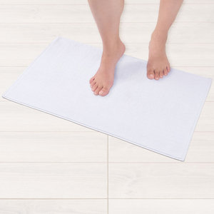 Tapis de salle de bain en chenille hautement absorbant pour les zones humides de la douche - Product Image 1