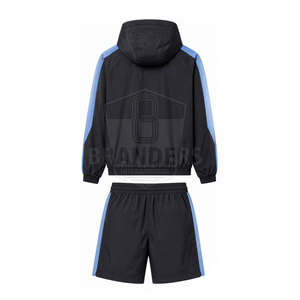 Conjunto deportivo para hombre con capucha, chaqueta cortavientos ligera y pantalones cortos a juego para entrenamiento en el gimnasio, fitness y actividades al aire libre. - Product Image 3