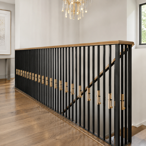 Rampe d'escalier noire moderne avec balustres en bois et accents dorés pour un design d'escalier intérieur luxueux - Product Image 1
