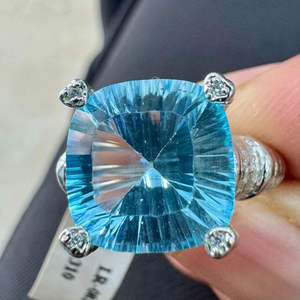 Anillo de Plata con Piedra de Topacio Azul, Significado y Beneficios: Sanación, Protección, Energía Positiva, Equilibrio Espiritual y Estilo Elegante - Product Image 4