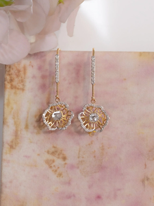 Boucles d'oreilles Flora Spectrum, élégantes, multicolores, inspirées des fleurs, boucles d'oreilles pendantes pour femmes, pour les fêtes, les mariages, les soirées, les occasions spéciales - Product Image 5