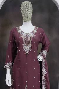 Conjunto Tradicional de Salwar Kameez de Rayón para Mujer, Color Granate, Bordado, Largo hasta el Tobillo, Corte Holgado, Estilo Indio-Pakistaní para Bodas - Product Image 3