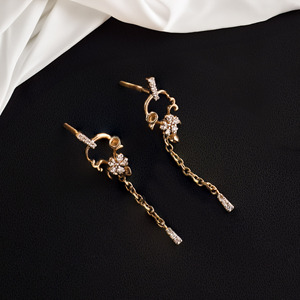 Boucles d'oreilles pendantes élégantes en forme de fleur, plaquées or jaune 14 carats avec diamants synthétiques cultivés en laboratoire, style tendance pour femmes, à porter en soirée - Product Image 4