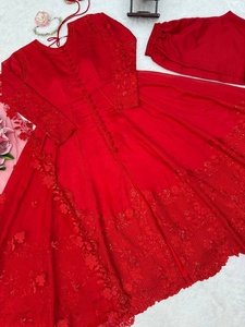 Nueva colección de salwar kameez para bodas con dupatta para festividades, disponible a un precio asequible. - Product Image 5