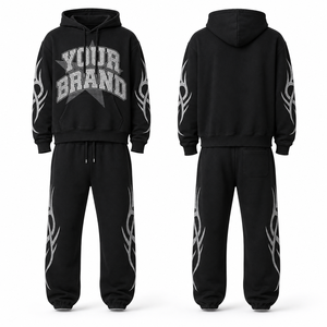 Ensemble de survêtements pour hommes en gros avec logo personnalisé, comprenant des sweats à capuche oversize et des pantalons de survêtement évasés à effet délavé et imprimé personnalisé - Product Image 3