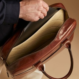 Maletín de Cuero de Lujo para Hombre, de Alta Calidad, Estilo Abogado, Color Marrón Antiguo, con Solapa y Herrajes Dorados, Logotipo Personalizado Disponible - Product Image 4