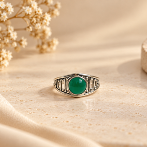 Bague classique pour femme en argent sterling 925 massif, faite à la main, avec cabochon en onyx vert naturel serti clos, estampillée, pour mariage et soirée - Product Image 2