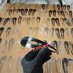 Épingles à cheveux en corne de buffle naturelle noire - Écologiques, DIY, modernes, faites à la main, imitation antique, art populaire, mariage, Uttar Pradesh - Product Image 6