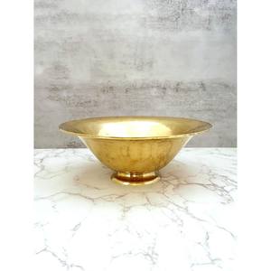 Le bol de service en laiton transforme votre table en une expérience culinaire royale. La beauté du laiton repose dans sa riche chaleur dorée. - Product Image 3