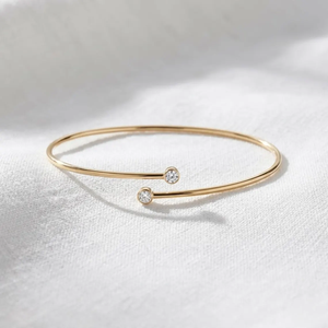 กำไลข้อมือทอง 14K ดีไซน์ทันสมัย ประดับเพชรแล็บคู่ 0.10 กะรัต แบบเปิดได้ สไตล์มินิมอล ชิค - Product Image 1