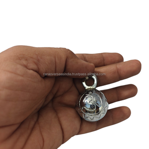 Campanas Redondas Colgantes de Latón Plateado con Símbolo OM, Decoración Tradicional y Moderna para el Hogar, Meditación y Yoga, Regalo a Precios Accesibles - Product Image 1