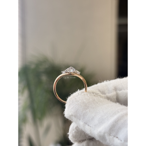 Bague de mariée exclusive en or massif avec trois pierres de diamant de culture en forme de chevron, 0,79 carat VVS VS EF, bijoux fins pour femmes - Product Image 4