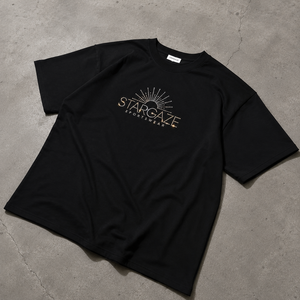 T-shirt noir à manches courtes pour homme Stargaze avec logo en strass, coupe classique, jersey décontracté en coton, col rond, prix abordable, personnalisable OEM - Product Image 1