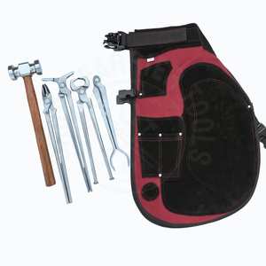 Kit d'outils de fermeur de chevaux avec tablier en cuir de sécurité, marteau arrondi, écarteur de sabots, pince à feu, pince à tête ronde et outil de retrait - Product Image 1