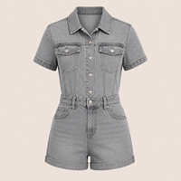 Combinaison décontractée pour femme en jean délavé clair, respirante, à col rabattu, taille haute, manches courtes, boutonnée sur le devant, avec poches à rabat, longueur genou