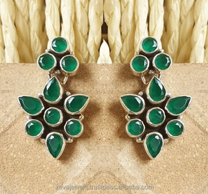 Boucles d'oreilles à tige florales en onyx vert Bijoux de fête élégants pour femmes et cadeaux - Product Image 1