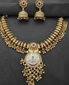 Belle finition or mat collier de qualité supérieure avec boucles d'oreilles pour les femmes bijoux de créateurs pour la collection de vêtements de mariage - Product Image 2