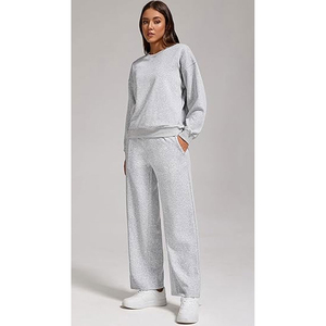 Nouveau style de survêtement polaire pour femme, motif uni, avec logo personnalisé, fabriqué au Pakistan, haute qualité, idéal pour l'échauffement 2026 - Product Image 3