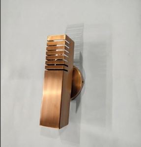 Aplique de pared rectangular minimalista de latón hecho a mano – Luces de estilo moderno italiano de mediados de siglo – Acabado en latón crudo - Product Image 3