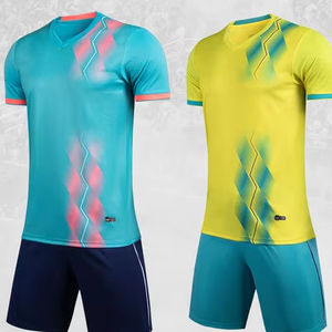 เสื้อกีฬาฤดูร้อนสำหรับผู้ชาย ระบายอากาศได้ดี ผลิตจากโพลีเอสเตอร์ พิมพ์ชื่อได้ ชุดฟุตบอลแห้งเร็ว MOQ ต่ำ - Product Image 1