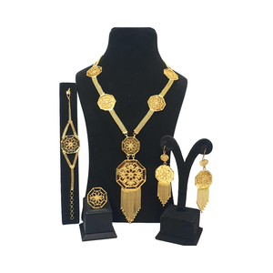 Conjunto de joyería de moda de diseño de latón chapado en oro de 24 quilates de estilo clásico para regalos de fiesta de compromiso de boda - Product Image 1